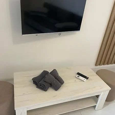 Ini Solid House Butoaie Apartment