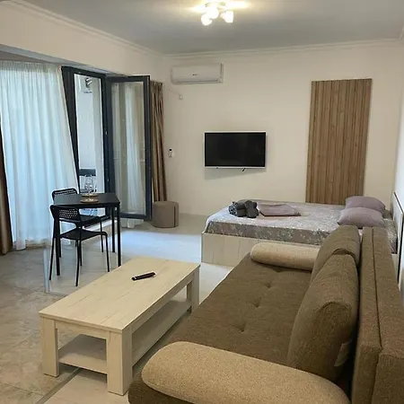 Ini Solid House Butoaie Apartment Mamaia