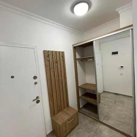 Ini Solid House Butoaie Apartment *