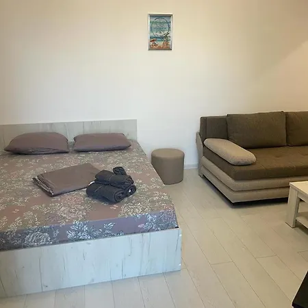 Ini Solid House Butoaie Mamaia