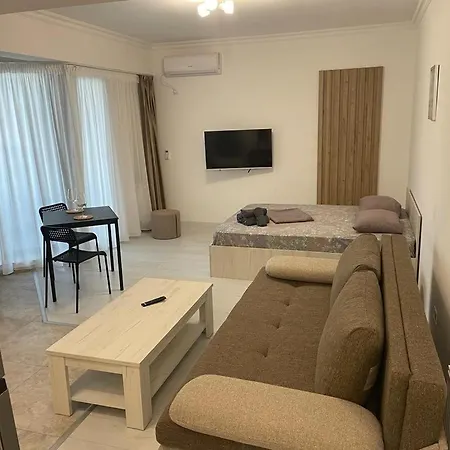 Ini Solid House Butoaie Mamaia